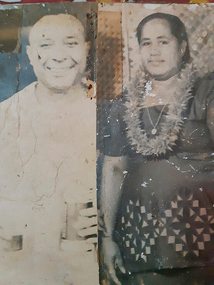 two wrecked images to be joined together - a job for a photo restorer
