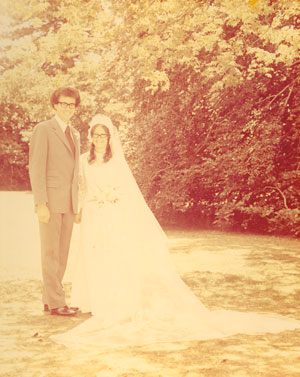 yellowed faded wedding photo gets makeover in this restoration