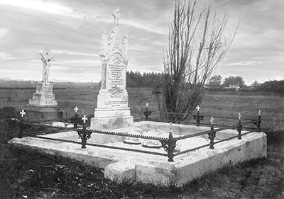 This photo restoration was about the need to replace a marked and 'invisible' sky with a new sky